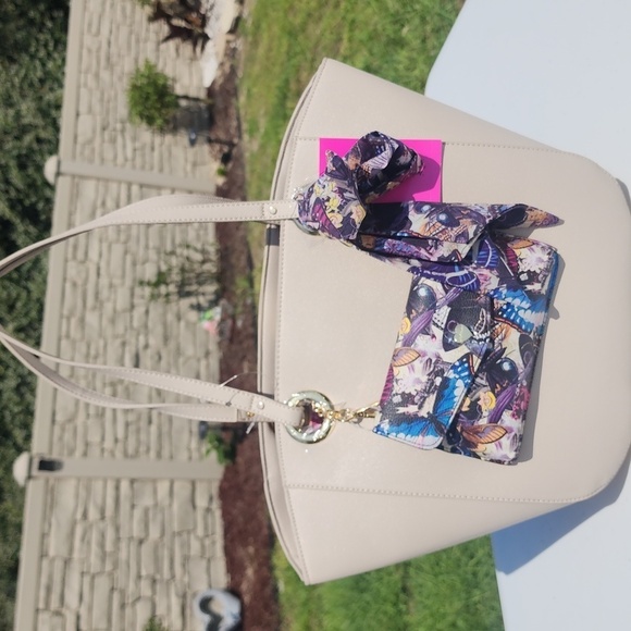 NWT BETSEY JOHNSON BEIGE LARGE TOTE - Picture 8 of 8